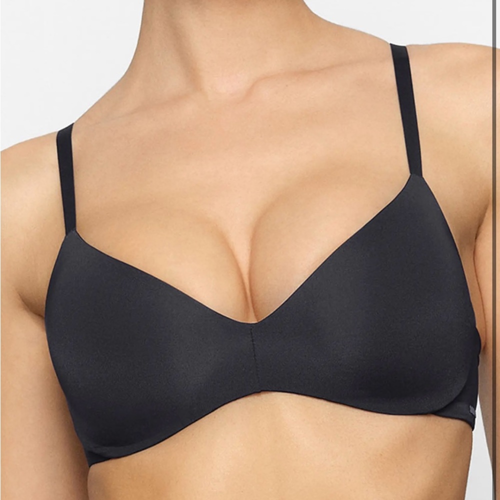 Skims Wireless Form T-Shirt Demi Bra in the color Onyx size 40C